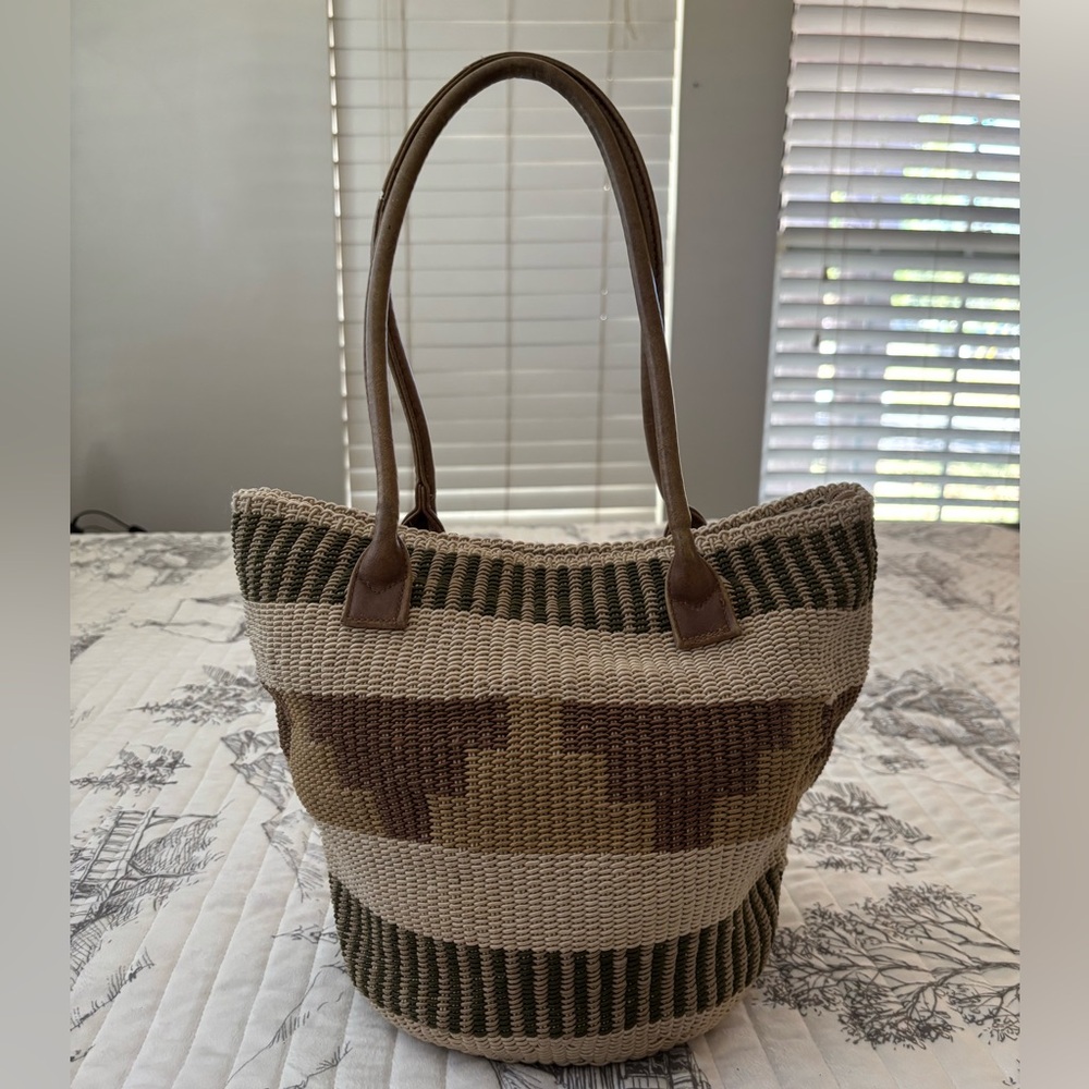 Muted Earthy Tones Woven Elastic Bucket Bag with Leather Straps